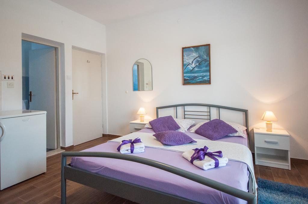 Apartments Srijemsi Mlini Pokoj fotografie